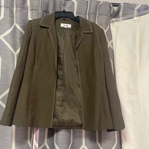 Le Suit Olive Green and White Pantsuit - Picture 12 of 16